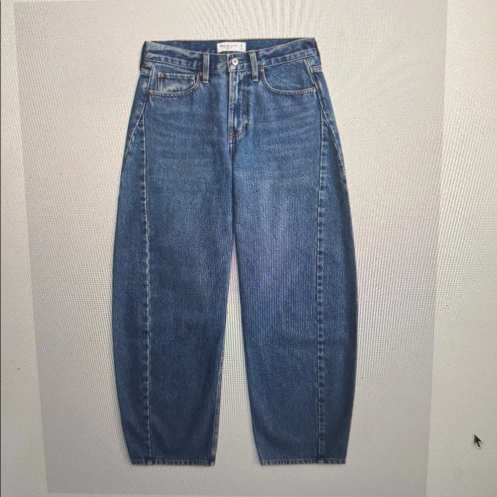 Abercrombie & Fitch Curve love Mid Rise Barrel Jean - Picture 7 of 9